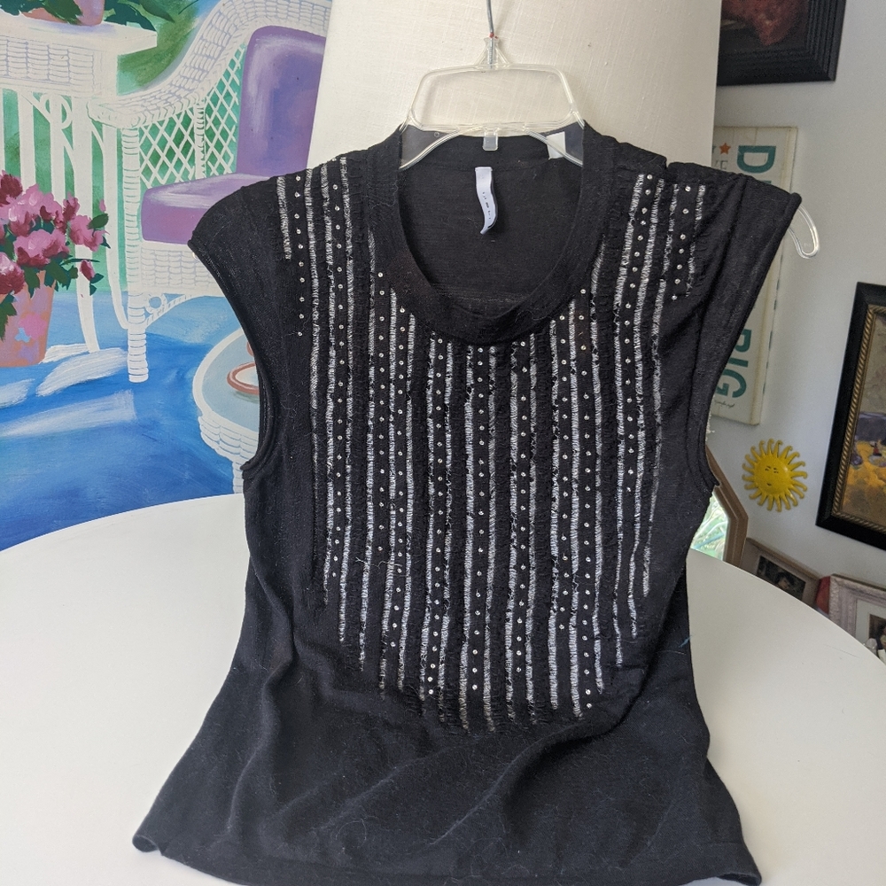 Iisli sleeveless tissue weight sweater size M